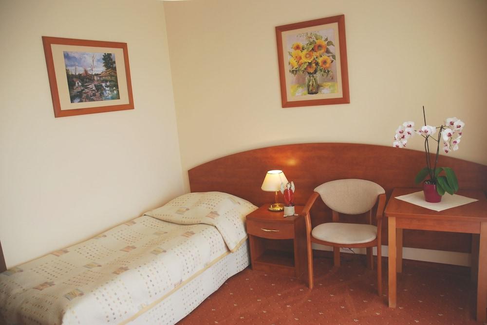 Dom Zdrojowy Diament Spa Гжибово Екстериор снимка
